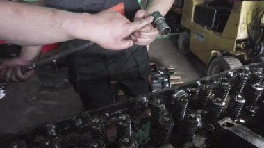 Dizel motor tamiri ve yeniden inşa. Çekici motorun tamiri