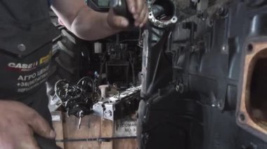 Dizel motor tamiri ve yeniden inşa. Çekici motorun tamiri