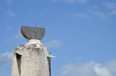 Santo Domingo 'nun taş güneş saati. Mimari anıt. Dominik Cumhuriyeti