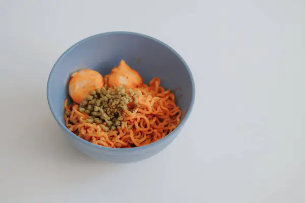 Karides ve domuz etli hazır şehriye..