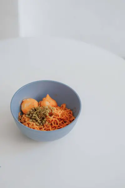 Bir tabak dolusu leziz spagetti.