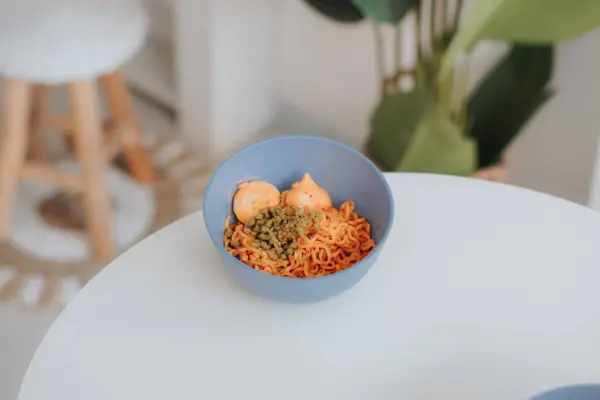 Domuz etli erişte ve karides.