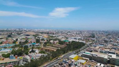Güneşli bir günde Cercado de Lima 'nın hava manzarası.