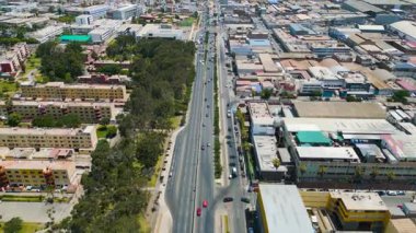 Lima, Peru 'daki Koloni Bulvarı panoramik drone görüntüsü.