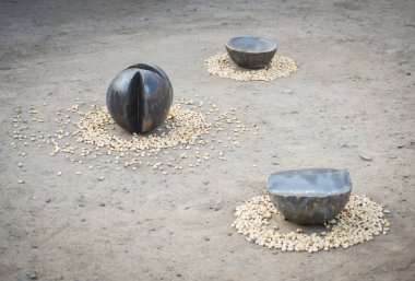 İnka kültür sergisinde oyulmuş taşlar..