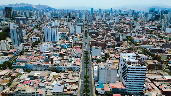 Long Canevaro Bulvarı, Lince Bölgesi.