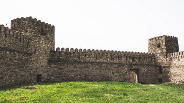 Gürcistan tarihindeki antik kale taş duvarları macerayı mahvetti