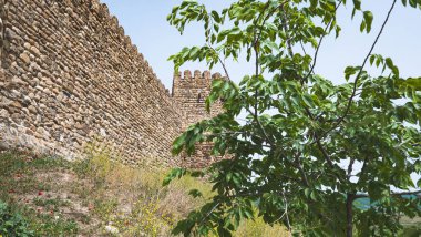 Gürcistan tarihindeki antik kale taş duvarları macerayı mahvetti