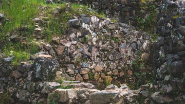 Gürcistan tarihindeki antik kale taş duvarları macerayı mahvetti
