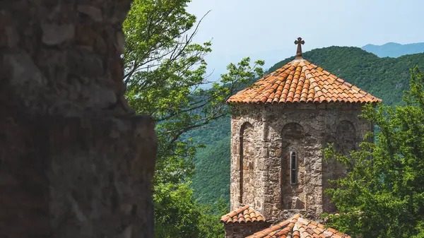 Gürcistan 'daki eski kilise katedrali.