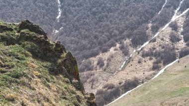 Gürcistan 'daki Kafkas Dağları Kazbegi Dağı' nda yürüyüş macerası