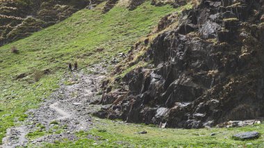 Gürcistan 'daki Kafkas Dağları Kazbegi Dağı' nda yürüyüş macerası