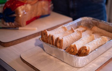 Peynirli rulo yapmak ikonik Yeni Zelanda yemeği ızgara aşçı