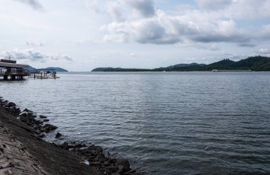 Tropikal sahil kıyısı Asya Malezya su kıyısı fotoğrafı