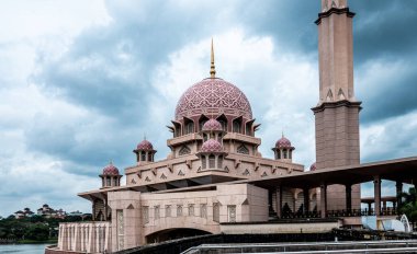 Mimari binalar putrajaya şehrinin başkent fotoğrafı.