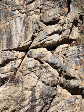 Doğada büyük taşlar olan taş duvar..