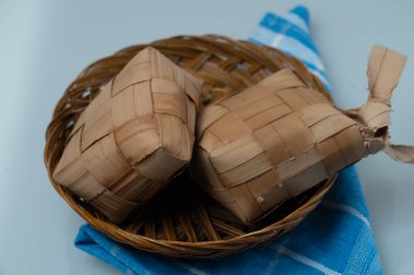 Bayram kutlamaları sırasında geleneksel Müslüman yemekleri Ketupat (Rice Dumpling)