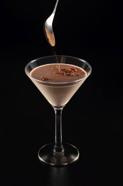 Gianduia kremi, Gianduia likörü, votka, portakal suyu ve kremalı bir içecek.