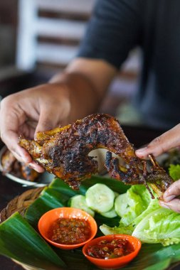 Purwokerto City, Central Java, Endonezya 'daki geleneksel Endonezya yemekleri. 31 Ekim 2024 'te bir profesyonel tarafından çekilmiştir. Endonezya kültürüyle güzel bir yemek.