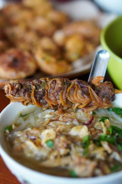 Purwokerto City, Central Java, Endonezya 'daki geleneksel Endonezya yemekleri. 10 Aralık 2024 'te bir profesyonel tarafından çekilmiştir. Endonezya kültürüyle güzel bir yemek.