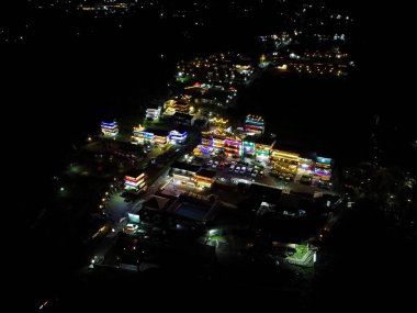 Banyumas Regency, Central Java, Endonezya 'daki Baturaden şehrinin insansız hava aracı görüntüsü. 01 Ocak 2025 'te bir profesyonel tarafından çekilmiştir. Güzel manzaralı harika bir şehir manzarası.