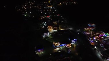 Banyumas Regency, Central Java, Endonezya 'daki Baturaden şehrinin insansız hava aracı görüntüsü. 01 Ocak 2024 'te bir profesyonel tarafından çekilmiştir. Güzel manzaralı harika bir şehir manzarası.