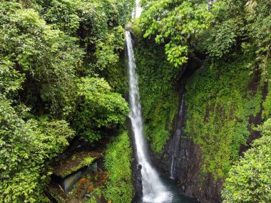 Banyumas Regency, Central Java, Endonezya 'daki Baturaden manzarasının insansız hava aracı görüntüsü. 9 Ocak 2025 'te bir profesyonel tarafından çekilmiş. Güzel manzaralı harika bir manzara.