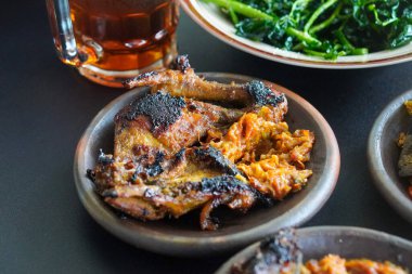 Baharat açısından zengin Endonezya mutfağı, 6 Şubat 2025 'te yakalandı. Canlı renkler ve aromatik malzemeler lezzetli ve otantik bir mutfak sahnesi yaratır.