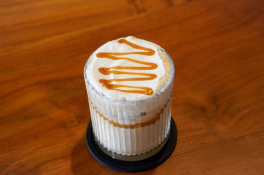 Endonezya 'dan karamelli kahve, 13 Şubat 2025' te ele geçirildi. Zengin bir kahve ve kremalı viski karışımı tatlı ve hoşgörülü bir içecek yaratır.