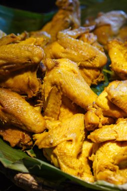 Geleneksel Endonezya mutfağı, 16 Haziran 2025 'te ele geçirildi. Pirinç, et, sebze ve sambal içeren yerel baharat ve malzemelerle yapılan zengin bir çeşit otantik yemek..