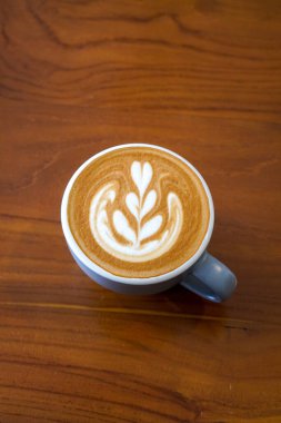 Sıcak Cappuccino Latte, Endonezya, 25 Haziran 2025 'te ele geçirildi. Sıcak espresso bazlı, buğulanmış süt ve yumuşak köpüklü, dengeli lezzet ve kremalı dokular sunan bir içecek..