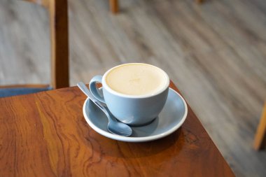 Hot Are Latte, Endonezya, 13 Temmuz 2025 'te ele geçirildi. Zengin, tatlı ve aromatik bir tat için koyu yerel kahve, buğulanmış süt ve palmiye şekeri şurubu karışımı.