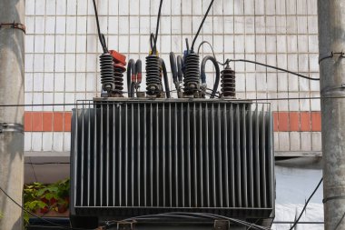 Ana elektrik ağında trafo dağıtımı. Elektrik akışının dağılımını düzenlemek için kullanılır