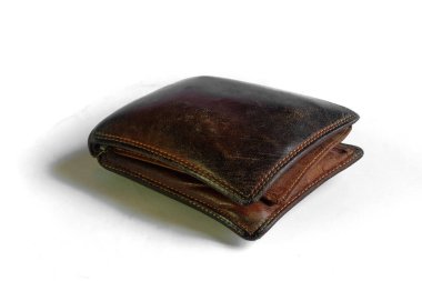 Kahverengi deri cüzdan. Beyaz arka planda izole edilmiş. Finans ve iş kavramı. Boşluğu kopyala