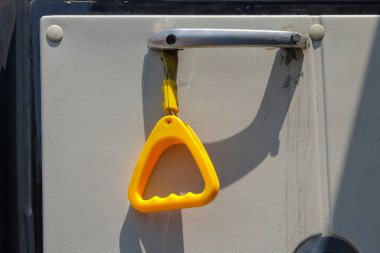 Citybus Metro Metrosu için güvenilir dayanıklı plastik ABS Otobüs Otobüs Emniyet Kolu denge kolu. Otobüs kapısına sarı saplı olan. Otobüs yolcularının güvenliği için.