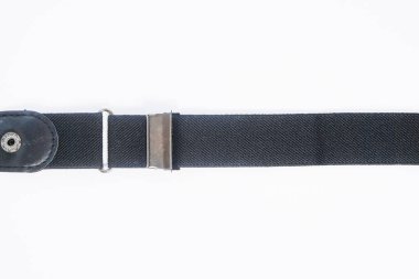 Beyaz arka planda siyah elastik kayış izole edilmiş. Uzayı metin için kopyala. Kadın çantası ya da pantolon askısı. Grafik tasarımı veya afiş arkaplanı için