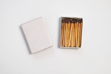 Tahta çakmaklar beyaz arkaplanda izole edildi. Model tasarımlar için. Metin için alanı kopyala. Grafik tasarımı veya afiş arkaplanı için alanı kopyala