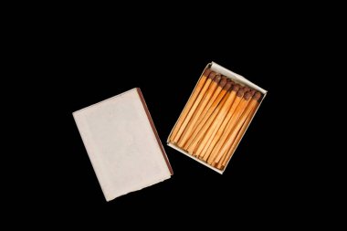 Tahta çakmaklar siyah arkaplanda izole edildi. Model tasarımlar için. Metin için alanı kopyala. Grafik tasarımı veya afiş arkaplanı için alanı kopyala