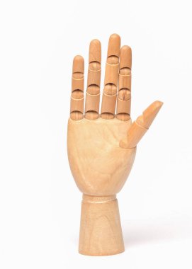 Beyaz arka planda beş numaralı parmak izi olan tahta el modeli. Metin için alanı kopyala. Grafik tasarımı, 3B oluşturma veya ön plan