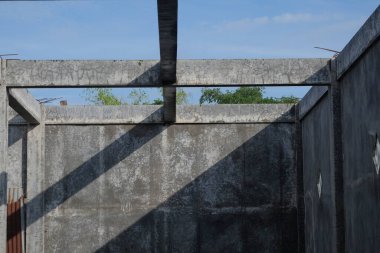 Tamamlanmamış ev inşaatı duvarı. Gayrimenkul endüstriyel kavramı. Grafik tasarımı, 3D tasarım ve afiş arka planı için.