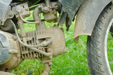 İğrenç, çamurlu motosiklet motoru. Grafik tasarımı için, 3B görüntüleme ve pankart arkaplanı