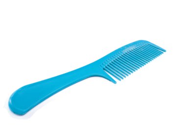 Güzel bir mavi tarak, beyaz bir arka planda izole edilmiş bir makyöz ya da berber için..