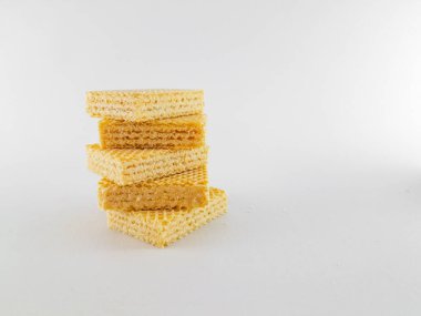 Her katmanda vanilyalı krema karışımı olan çıtır gofret çubuğu her ısırıkta çıtır çıtır bir izlenim verir..