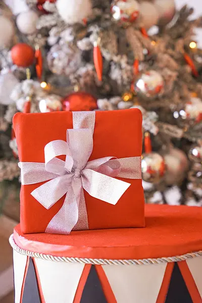 Noel arifesinde güzel bir Noel ağacı