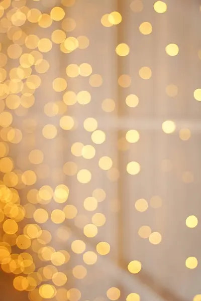 Bulanık Noel ışıkları. Noel arkaplanı, yeni yıl arifesi.