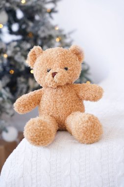 Oyuncak ayı Noel ağacı arka plan üzerinde