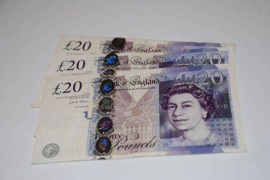 Ünlü bir hükümdarın yer aldığı 20 poundluk Sterling banknotlarının yakın plan görüntüsü. Zenginlik, finans ve İngiliz para biriminin sembolü. Ekonomi ve mali işlemler konuları için mükemmel.