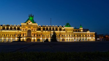 Kazan Ulusal Müzesi ve Kazan, Rusya 'daki Kazan Sarayı' nın gece manzarası..
