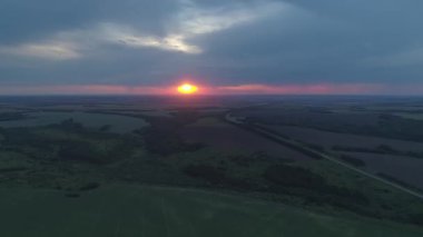 Nizhny Novgorod bölgesinin doğal yaz manzaraları