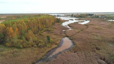 Nehir köy köyünde yer almaktadır.